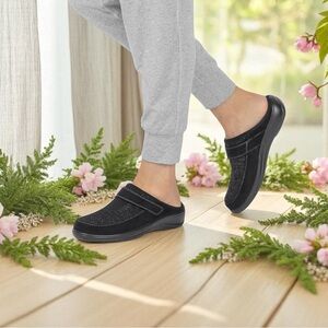 Orthofeet Louise Slip On Shoe in Black 7 Wide